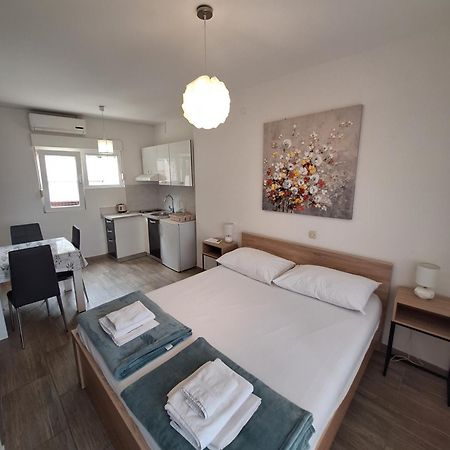 Apartmani Lisicina Omiš Esterno foto