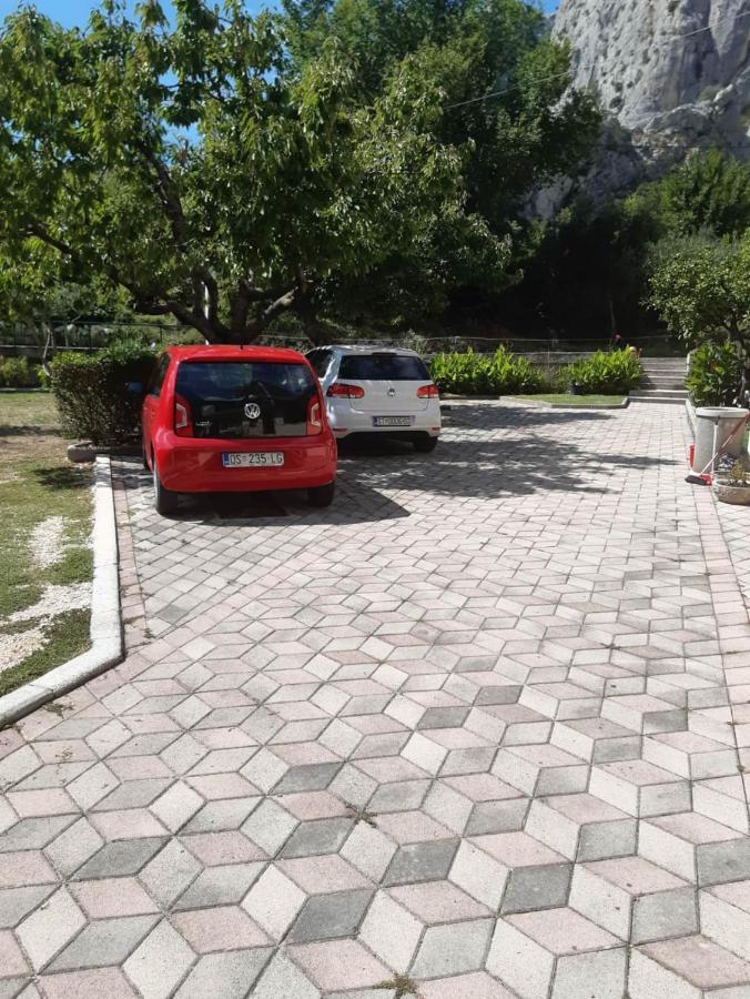 Apartmani Lisicina Omiš Esterno foto