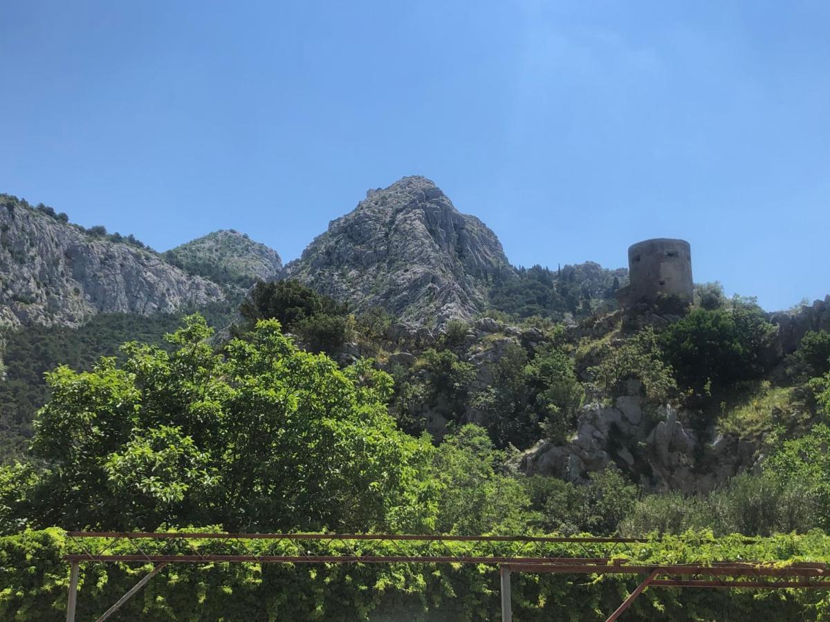 Apartmani Lisicina Omiš Esterno foto