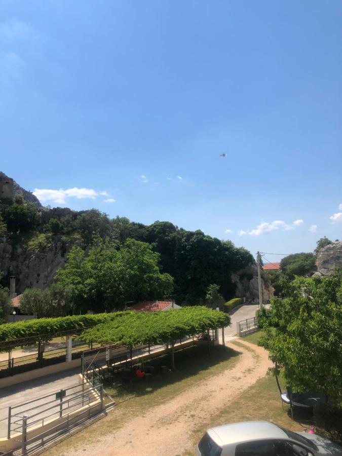 Apartmani Lisicina Omiš Esterno foto
