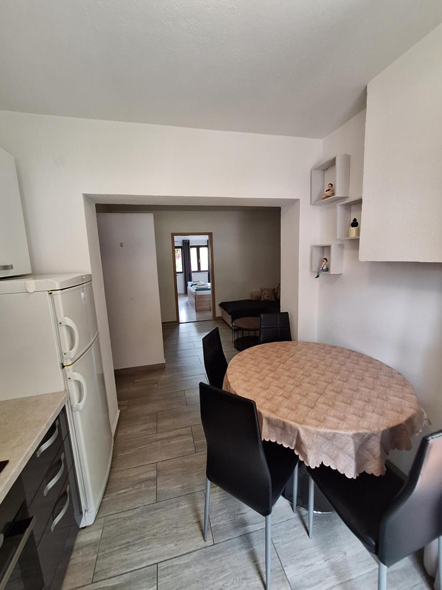Apartmani Lisicina Omiš Esterno foto