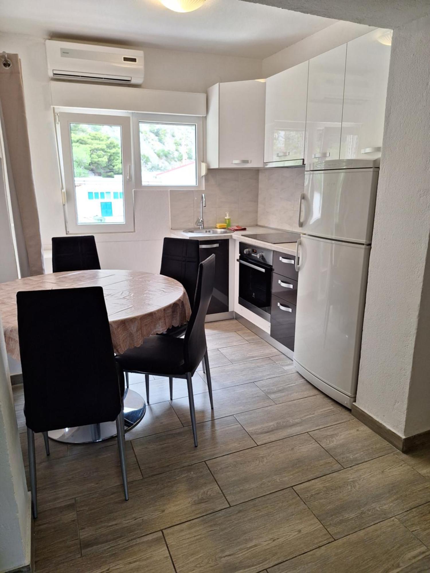 Apartmani Lisicina Omiš Esterno foto