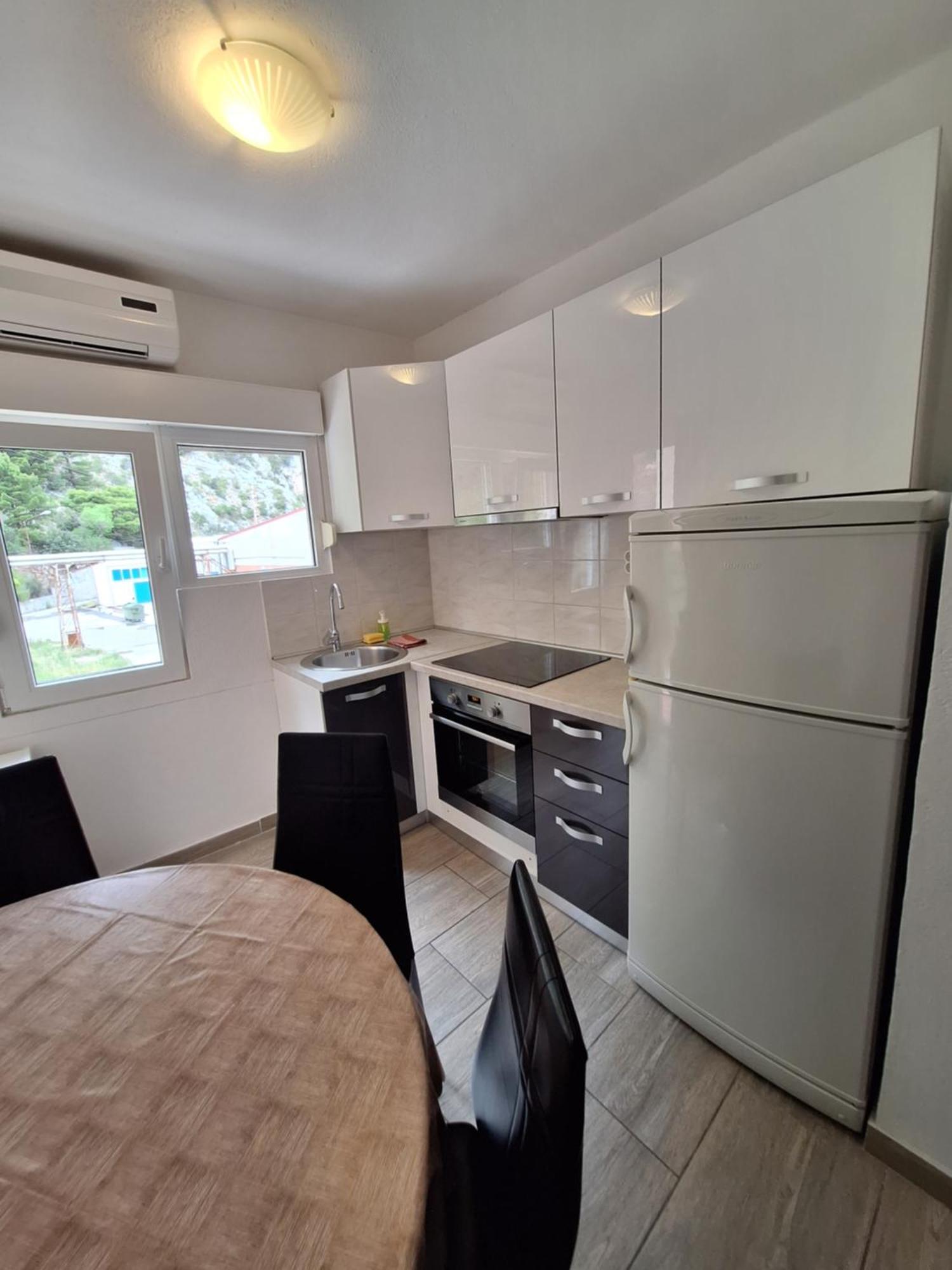 Apartmani Lisicina Omiš Esterno foto
