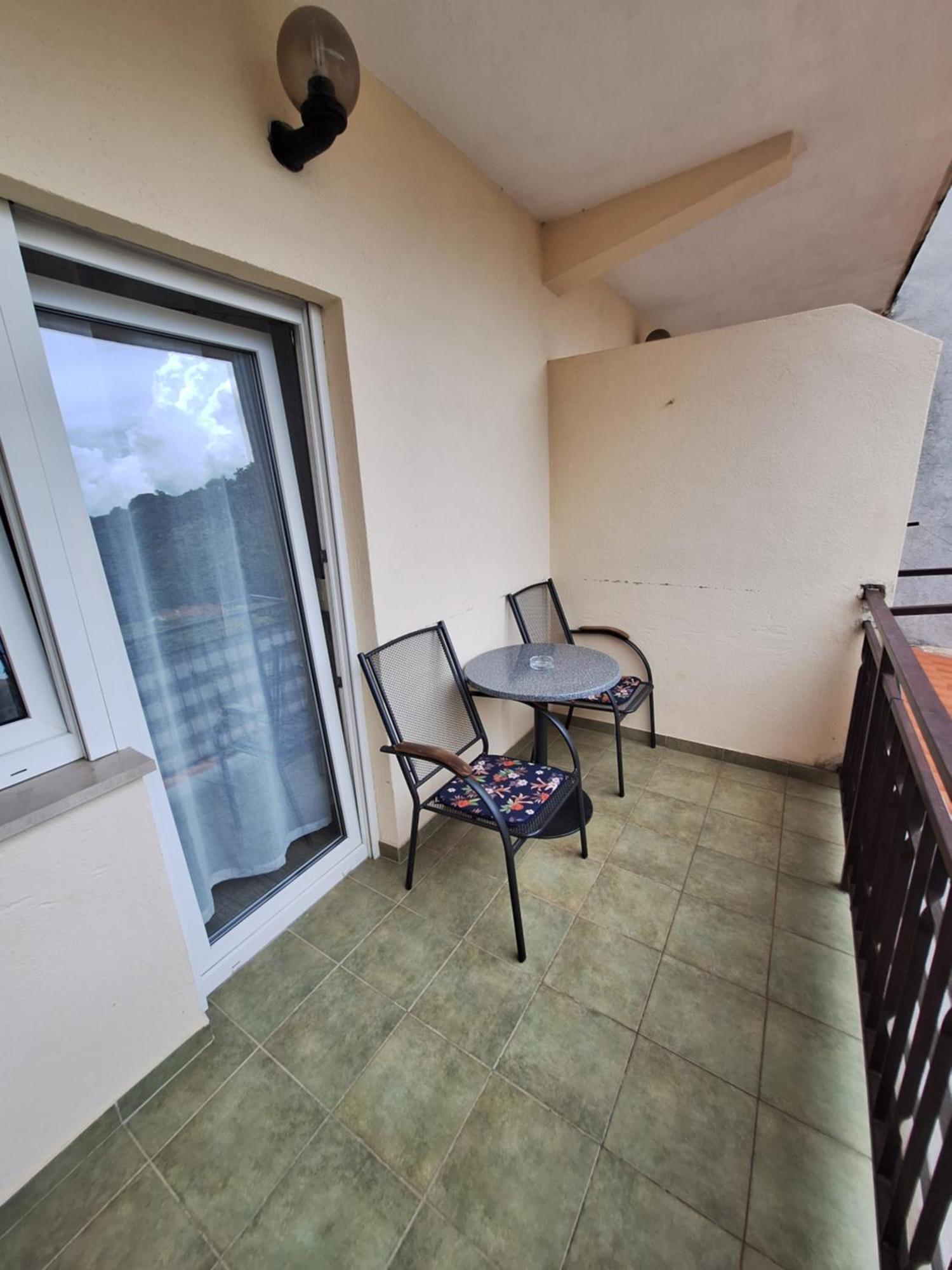 Apartmani Lisicina Omiš Esterno foto