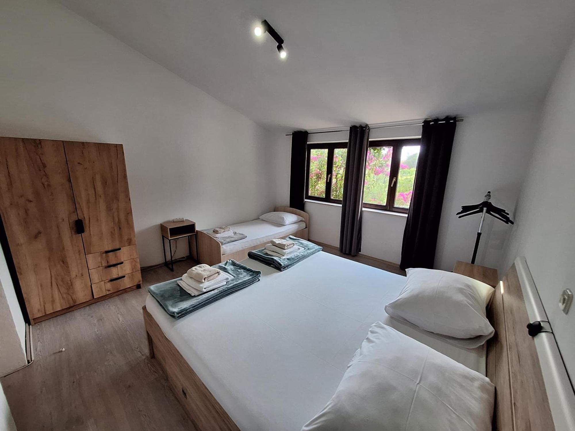 Apartmani Lisicina Omiš Esterno foto