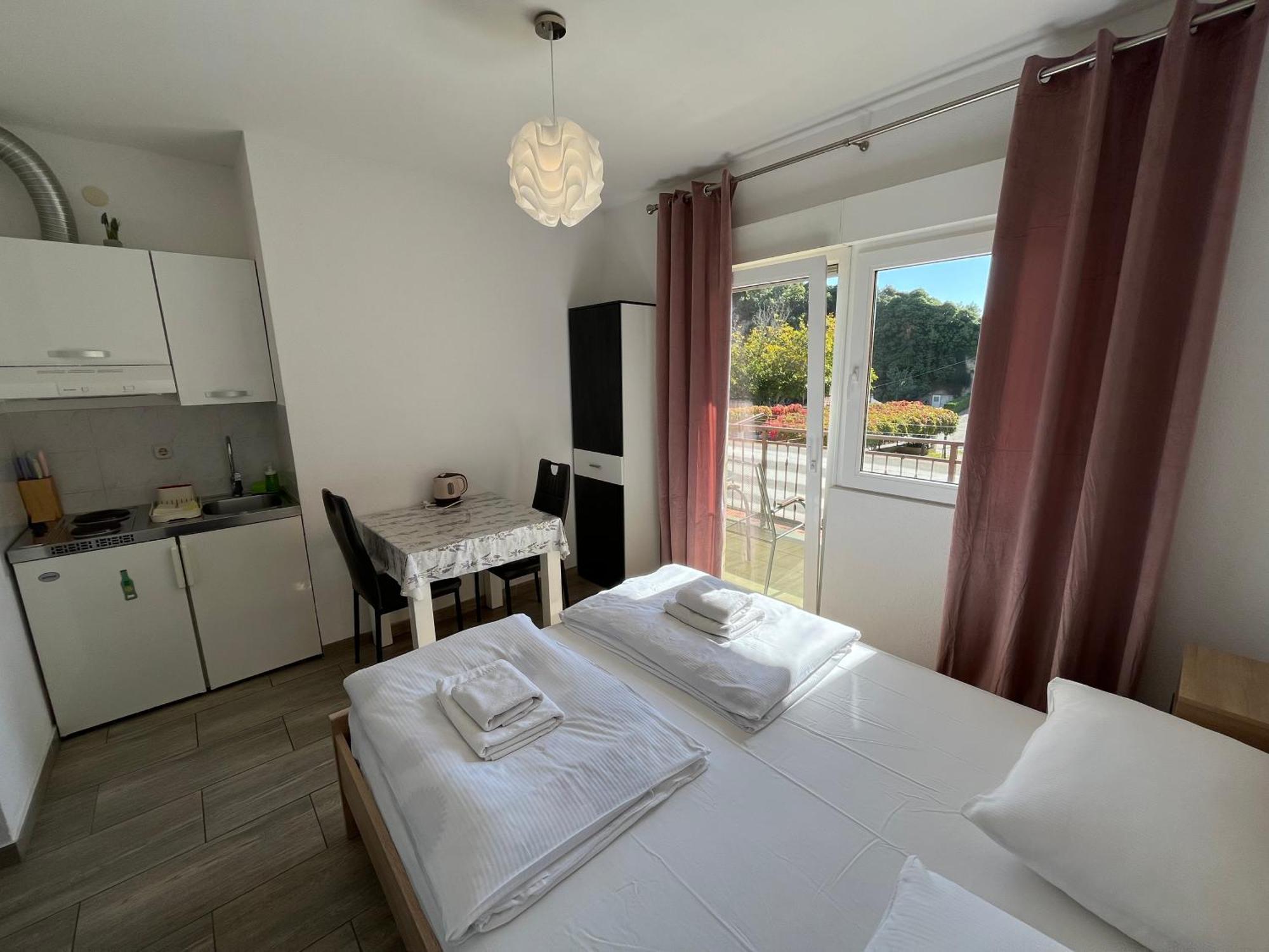 Apartmani Lisicina Omiš Esterno foto