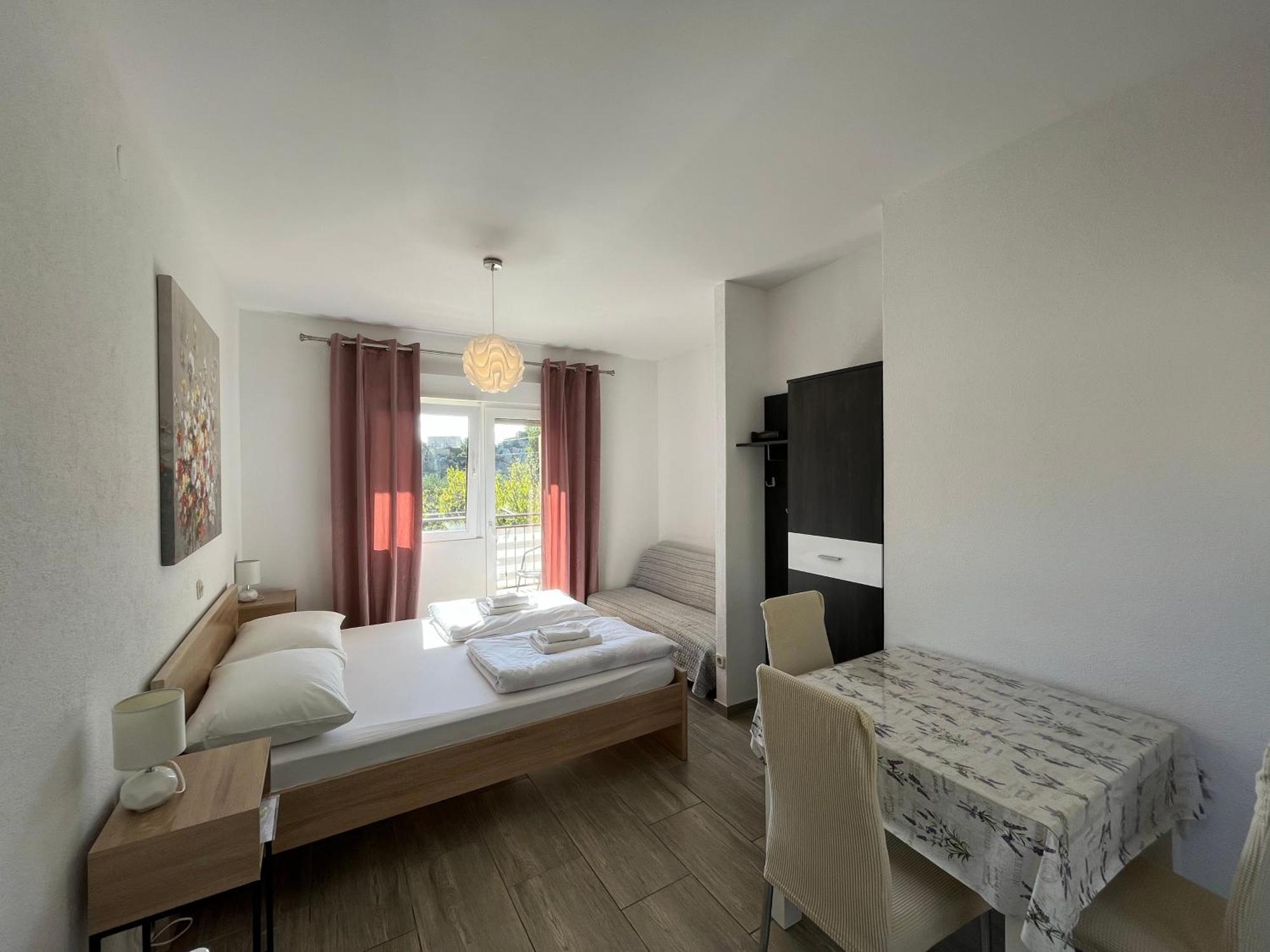Apartmani Lisicina Omiš Esterno foto